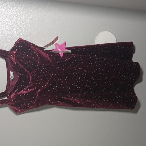 Speechless Velvet mini dress - Picture 2 of 9